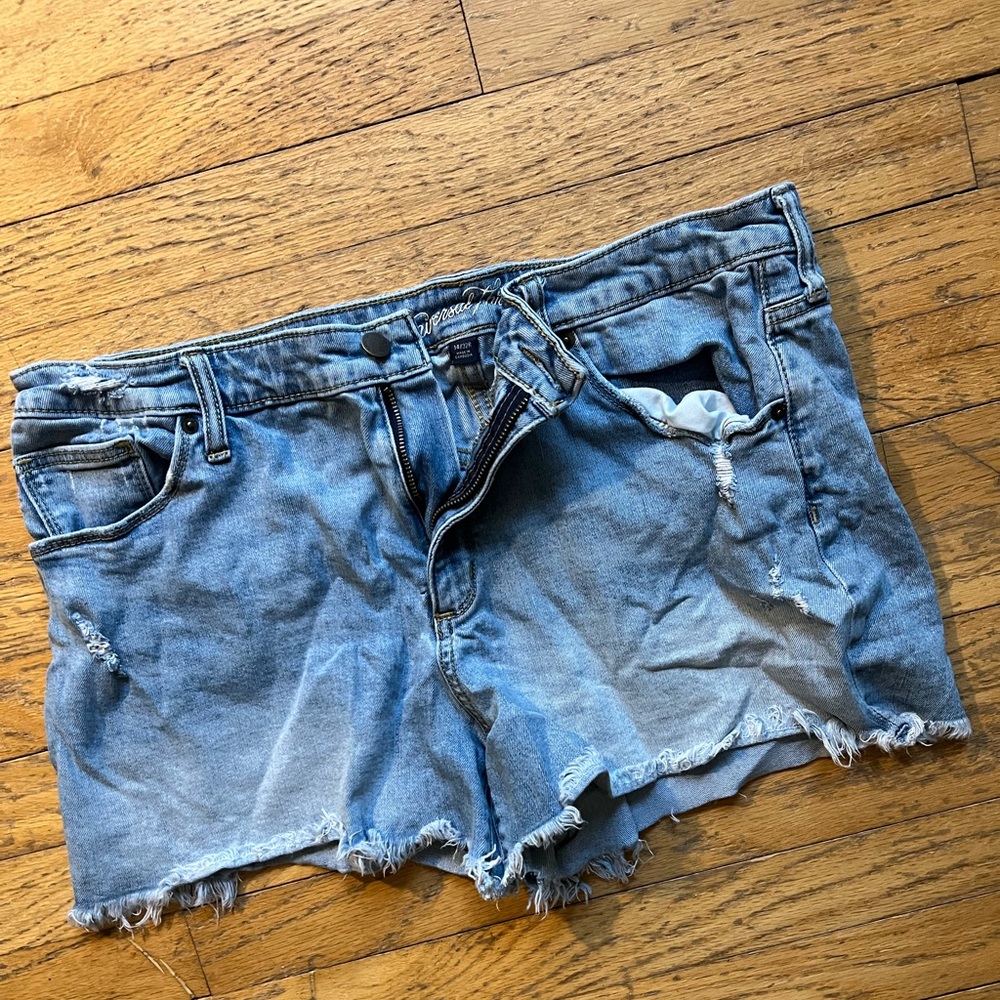 Universal Threads Denim shorts size 14